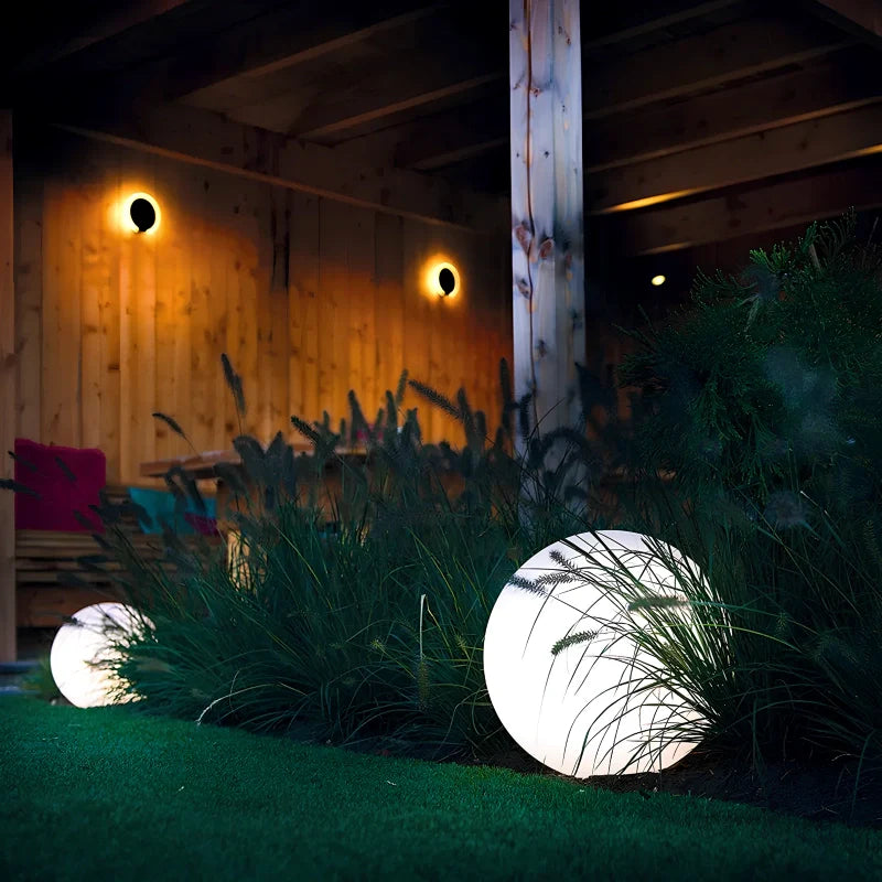 Orballa | Outdoor LED Globe Light for Modern Landscaping