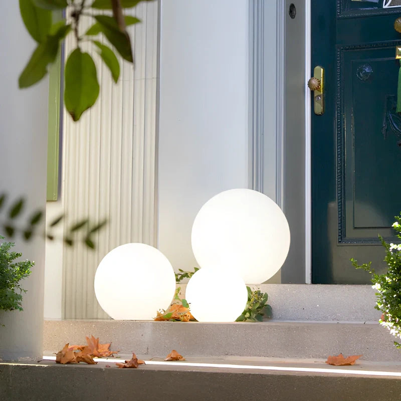 Orballa | Outdoor LED Globe Light for Modern Landscaping