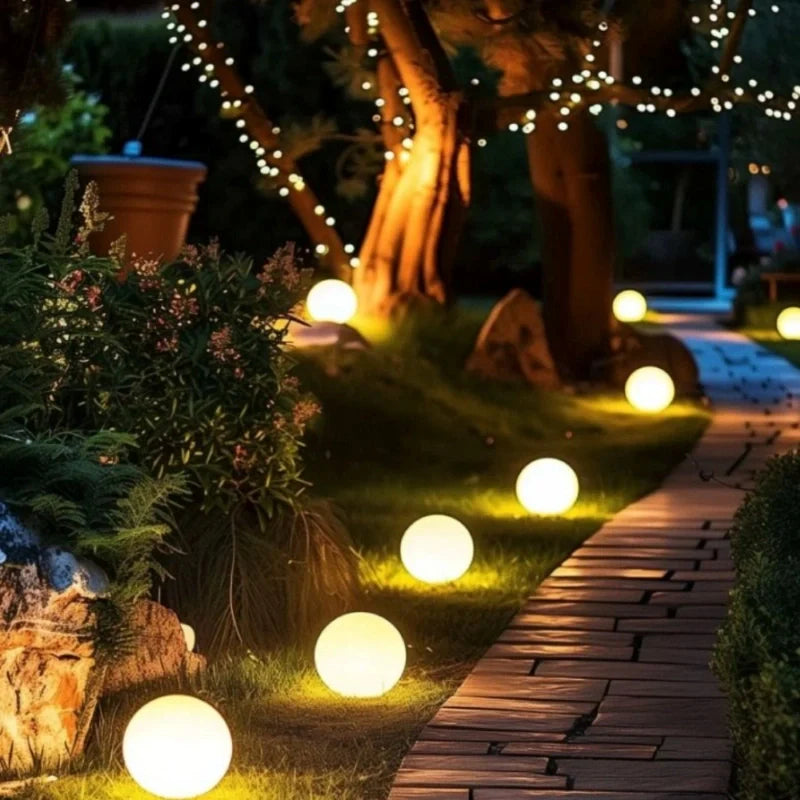 Orballa | Outdoor LED Globe Light for Modern Landscaping