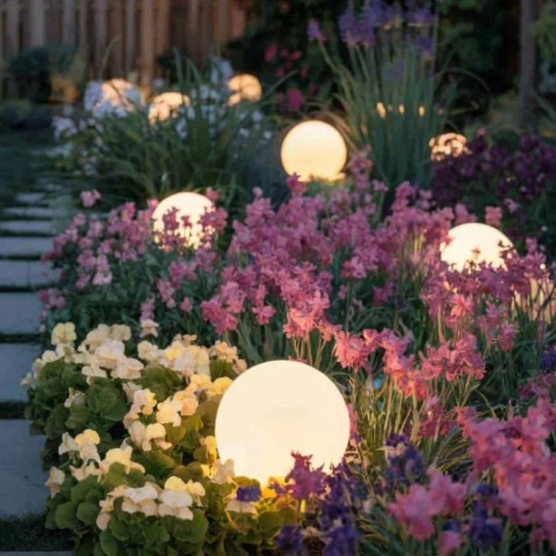 Orballa | Outdoor LED Globe Light for Modern Landscaping