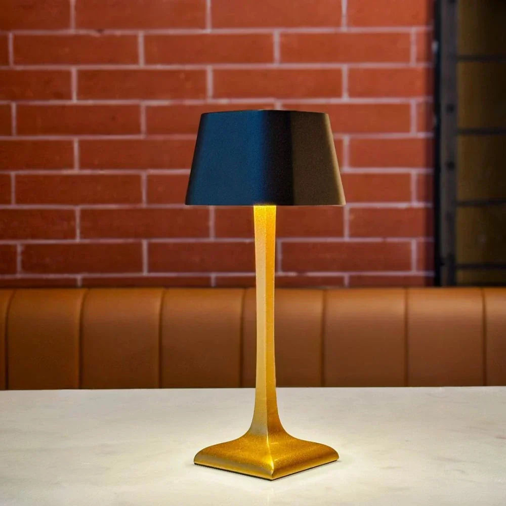 Elunor | Elegant table lamp with slim design