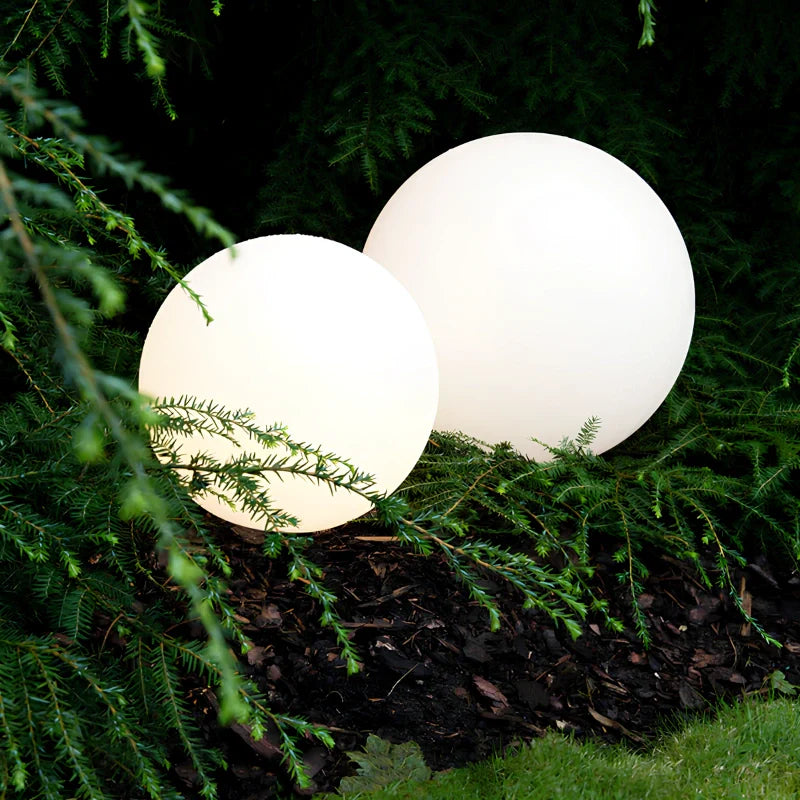 Orballa | Outdoor LED Globe Light for Modern Landscaping