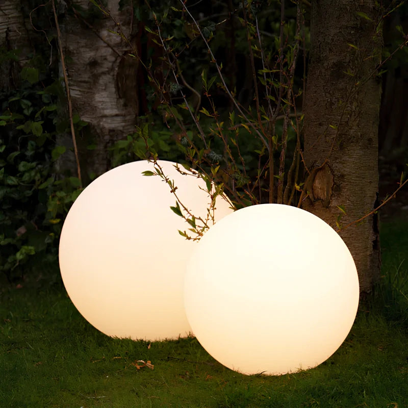 Orballa | Outdoor LED Globe Light for Modern Landscaping