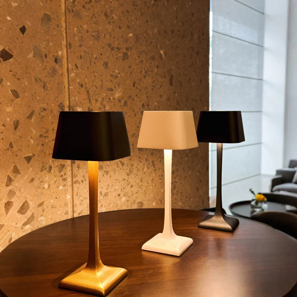 Elunor | Elegant table lamp with slim design