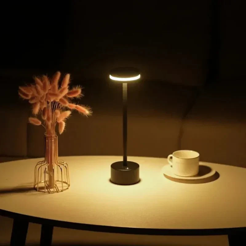 Nuvano | Table light with floating silhouette