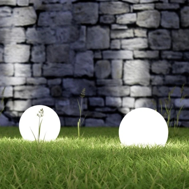 Orballa | Outdoor LED Globe Light for Modern Landscaping