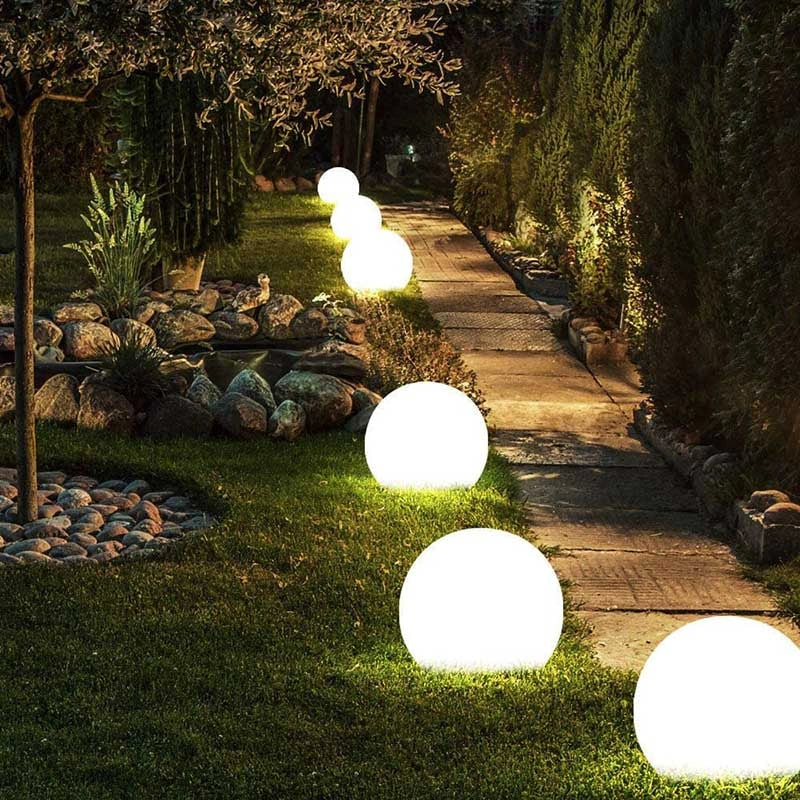 Orballa | Outdoor LED Globe Light for Modern Landscaping