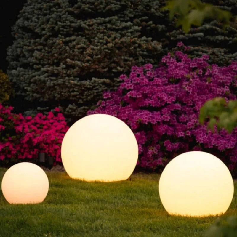 Orballa | Outdoor LED Globe Light for Modern Landscaping