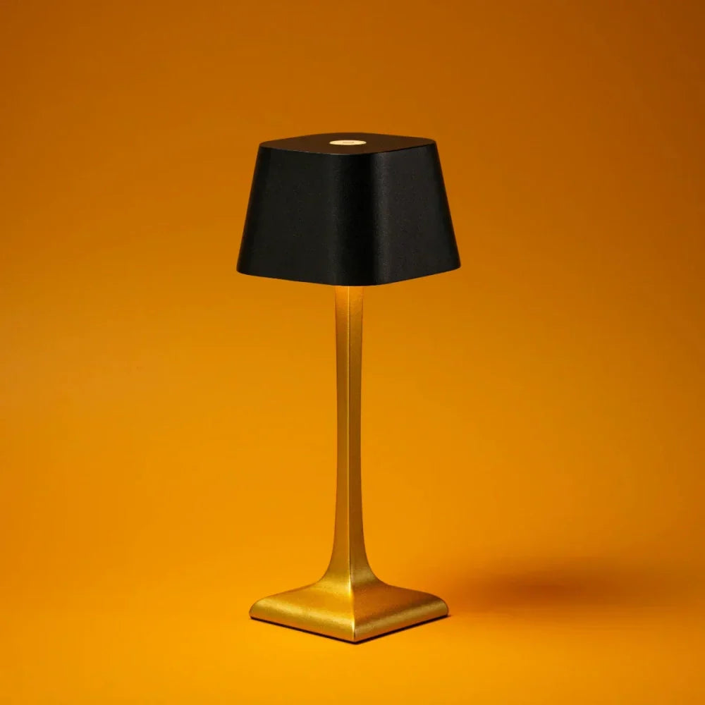 Elunor | Elegant table lamp with slim design