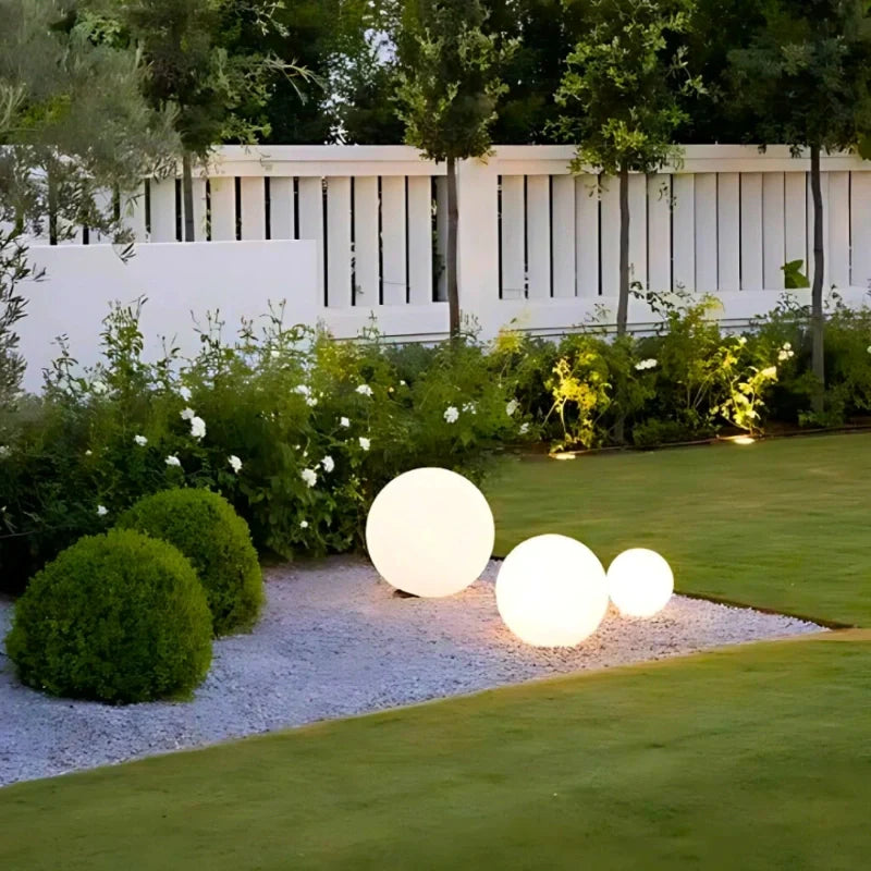 Orballa | Outdoor LED Globe Light for Modern Landscaping