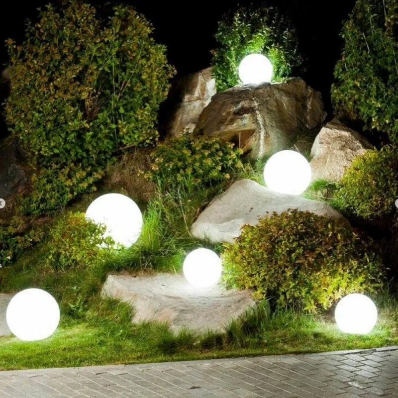 Orballa | Outdoor LED Globe Light for Modern Landscaping