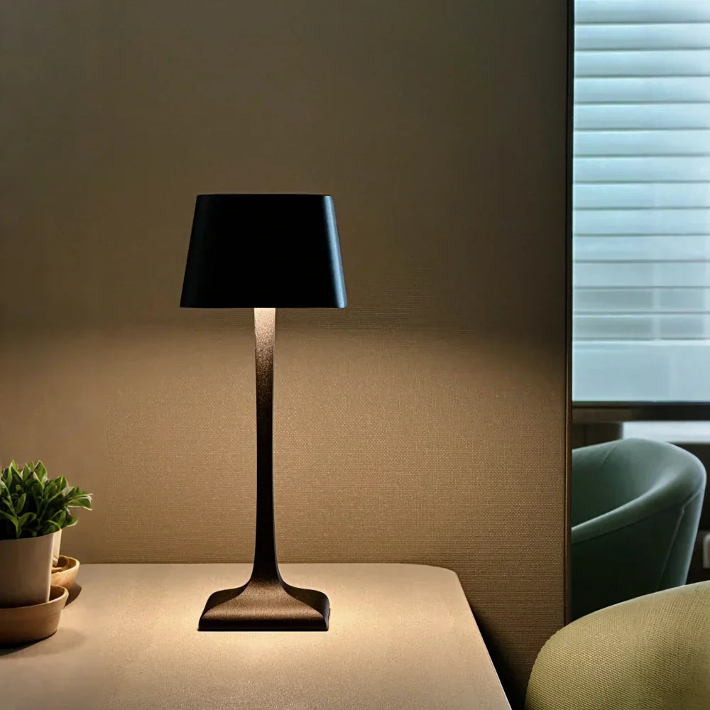 Elunor | Elegant table lamp with slim design