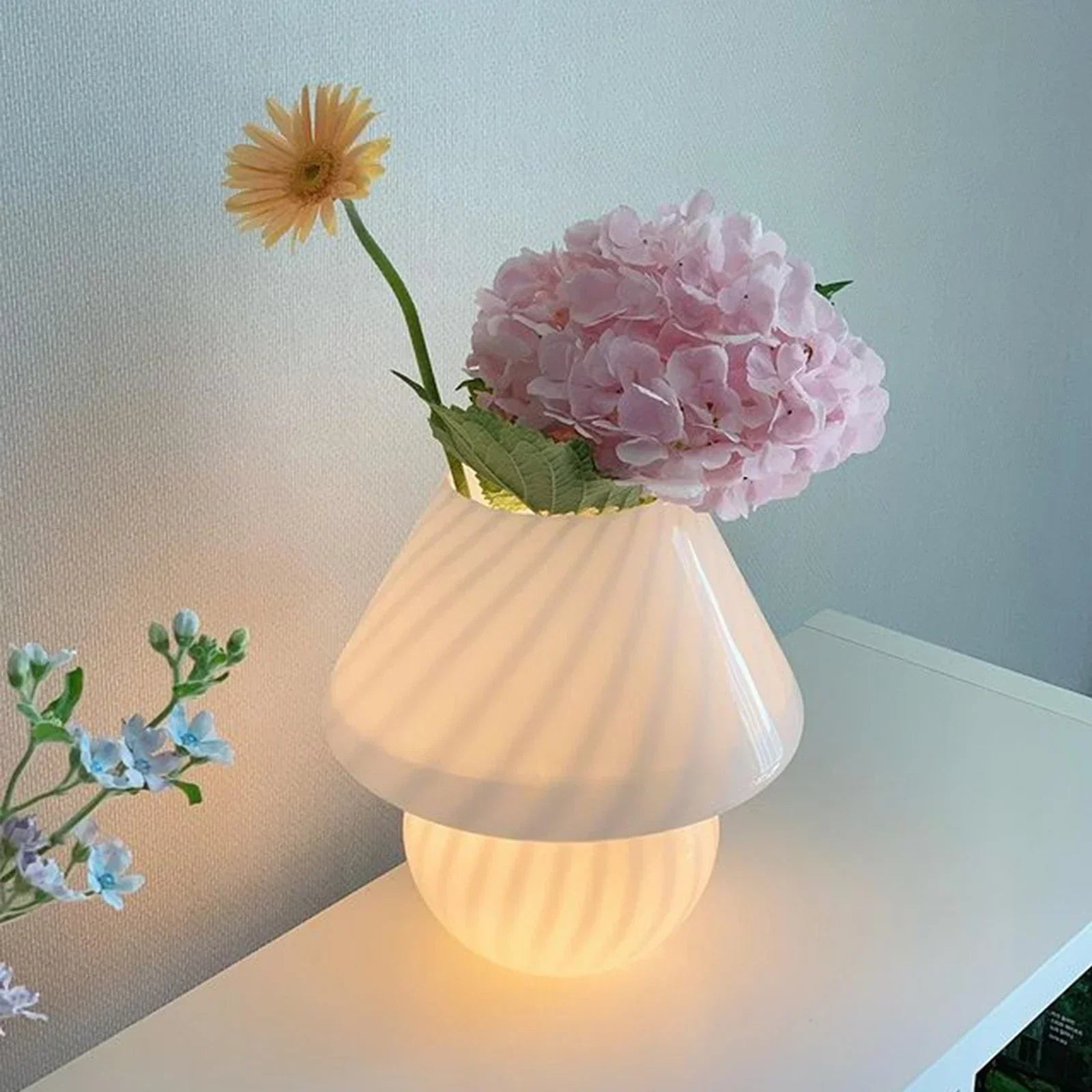 Noore | Artistic Hand-Blown Glass Table Lamp