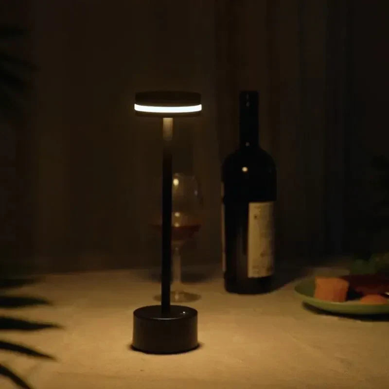 Nuvano | Table light with floating silhouette