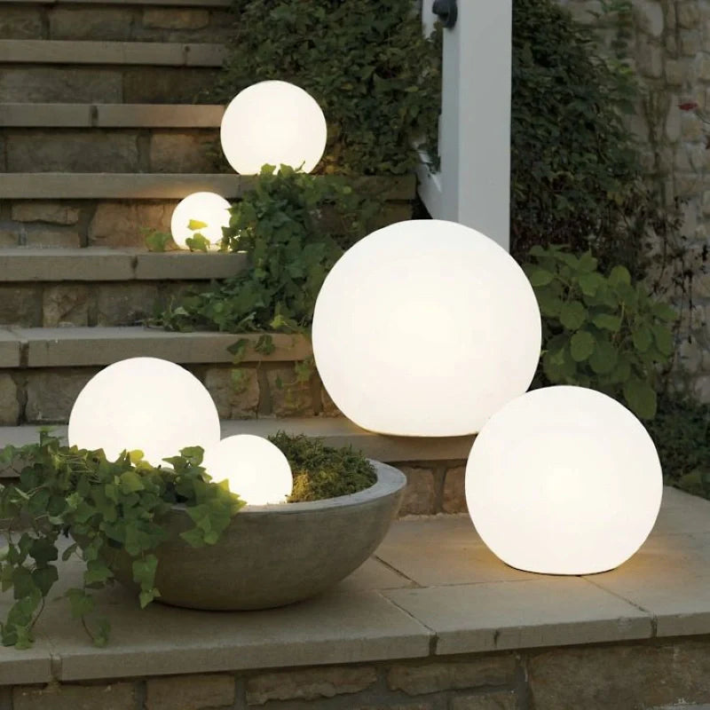 Orballa | Outdoor LED Globe Light for Modern Landscaping