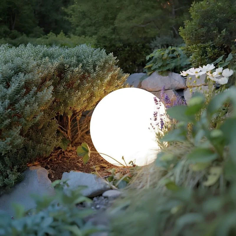 Orballa | Outdoor LED Globe Light for Modern Landscaping